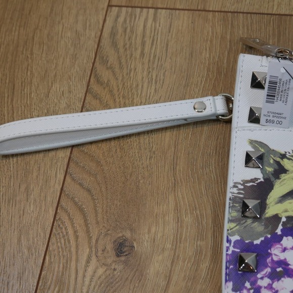 White House Black Market White Hydrangea Studded Floral Wristlet Studded NEW NWT - Picture 5 of 7